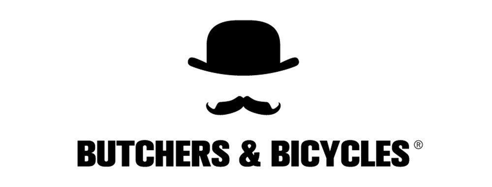 Logo der Marke "Butchers & Bicycles" mit einem schwarzen Hut und Schnurrbart, darunter den Schriftzug "BUTCHERS & BICYCLES".