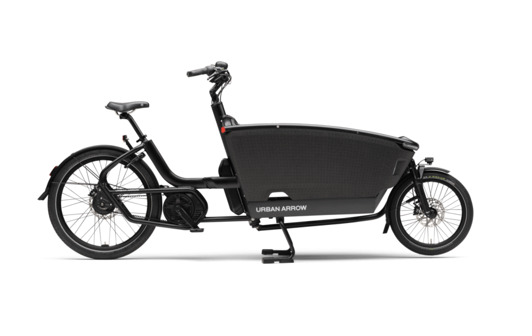 Schwarzes Lastenfahrrad mit Kiste und Elektromotor.